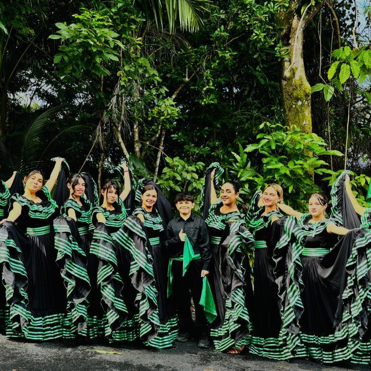 ecoturistico_baile_tipico
